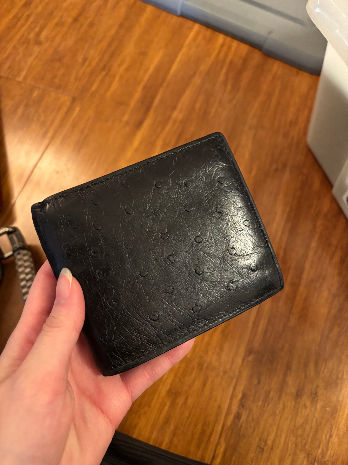 Mens Bottega Ostrich Leather Bi-fold wallet in Black
